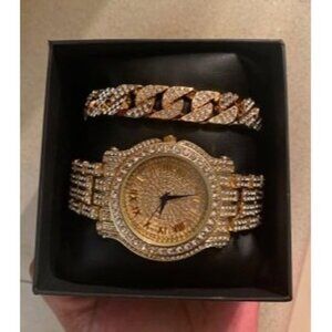 New Bling-ed Out Silver Round Luxury Mens Watch w/Bling-ed Out Bracelet